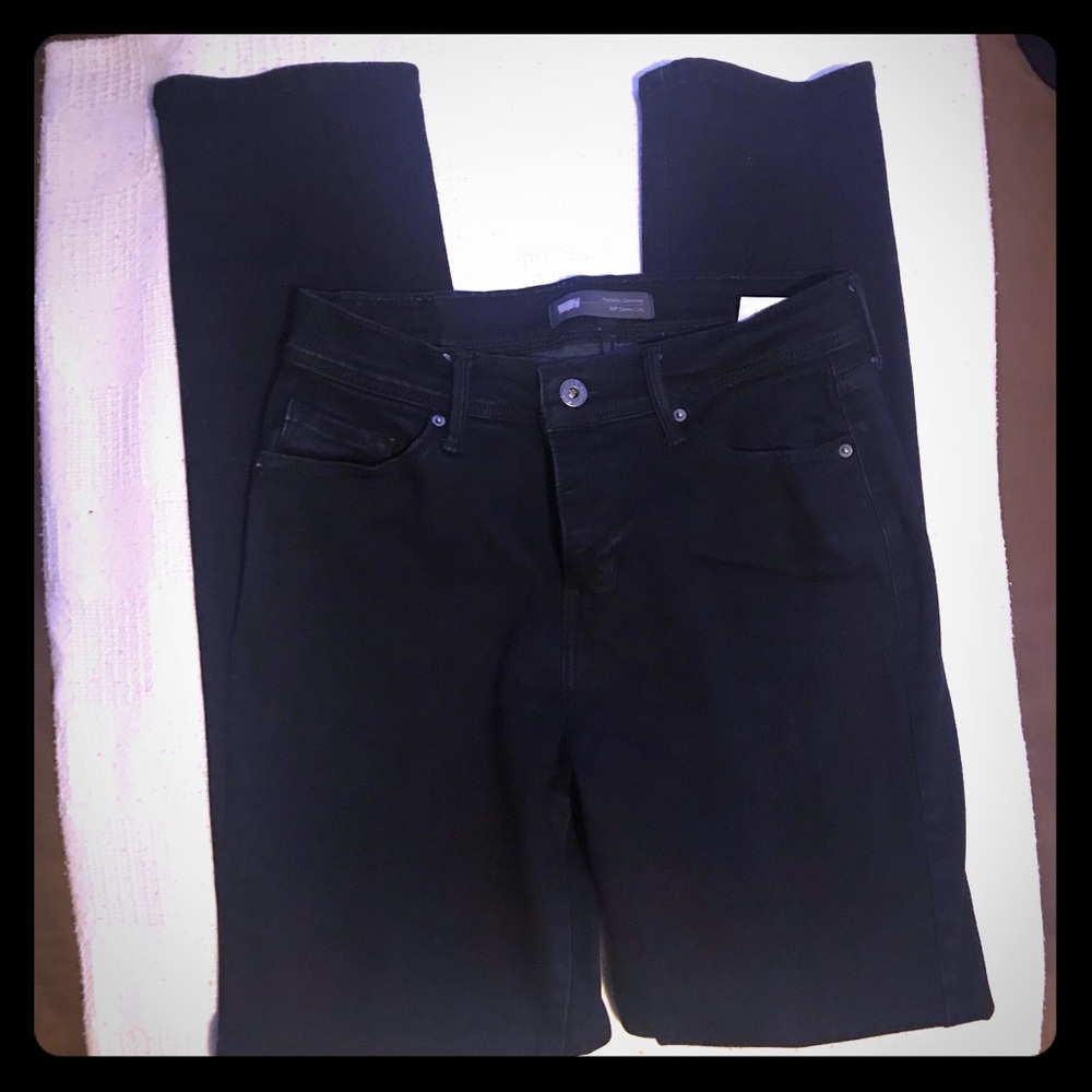5 Pocket Navy blue / Black 512 Levi jeans.